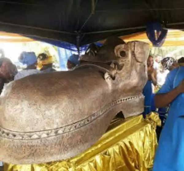 Celebrated Artist Gets Buried In A Unique Casket In Akwa Ibom